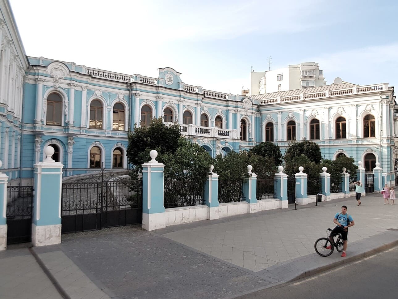 Половину офисных особняков в Москве в 2017 году выставили на продажу