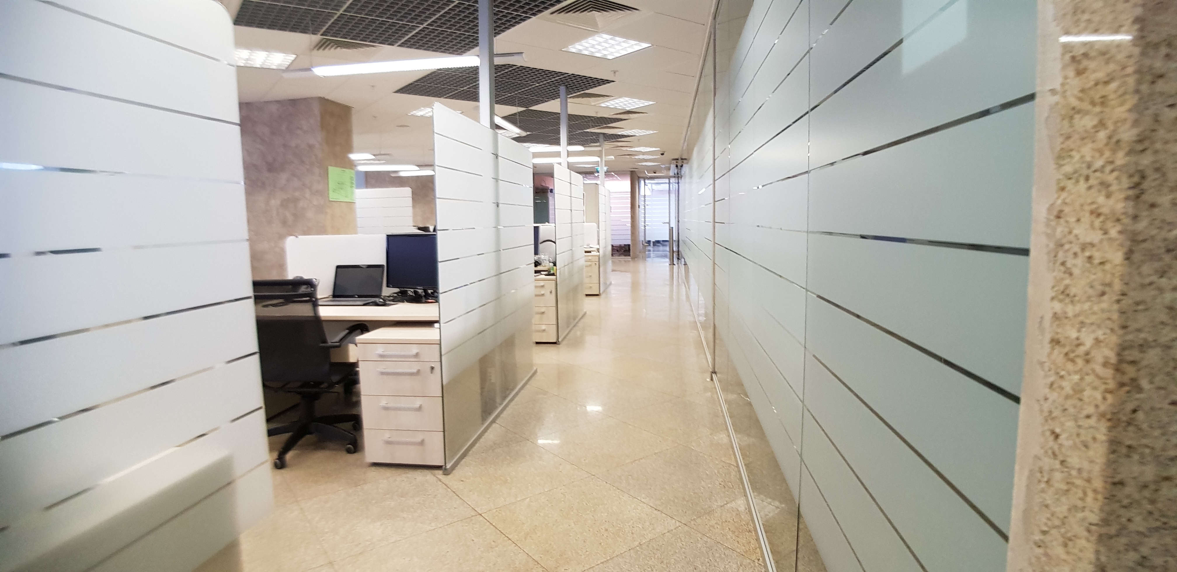 Более половины предлагаемых офисов в Москве продаются этажами или блоками