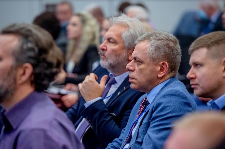 Компания profine RUS представила светопрозрачные конструкции для облицовки зданий