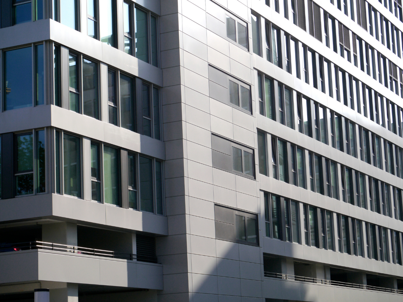 Эксперт PARUS Asset Management рассказал, как действовать владельцам ЗПИФов недвижимости в условиях экономической нестабильности