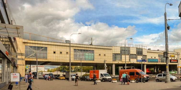 На торги выставлены долги владельца ТЦ «Мост» в Текстильщиках в Москве