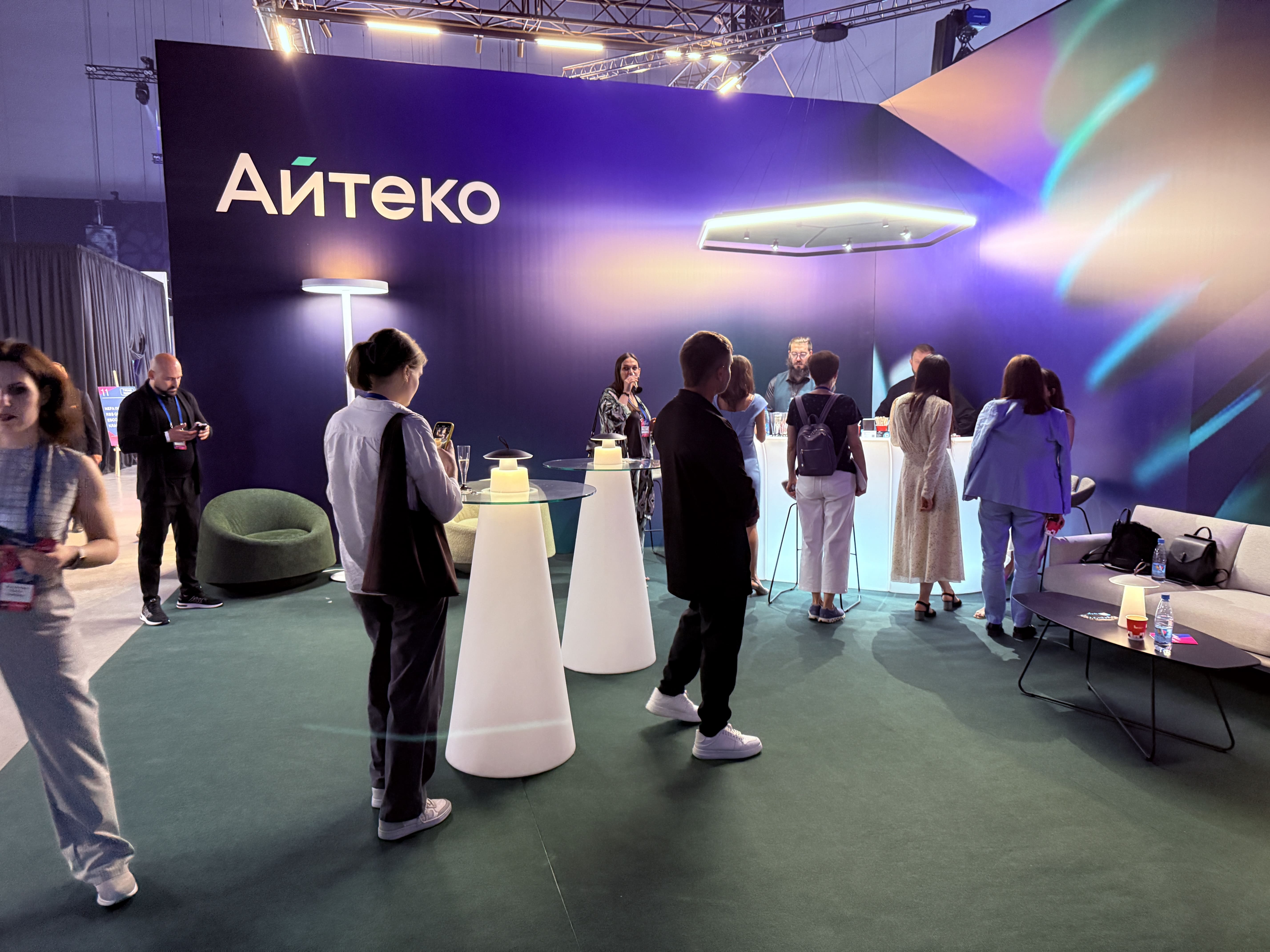 На проходившем в MTC Live Холл форуме Business & Design Dialogue 2025 Айтеко