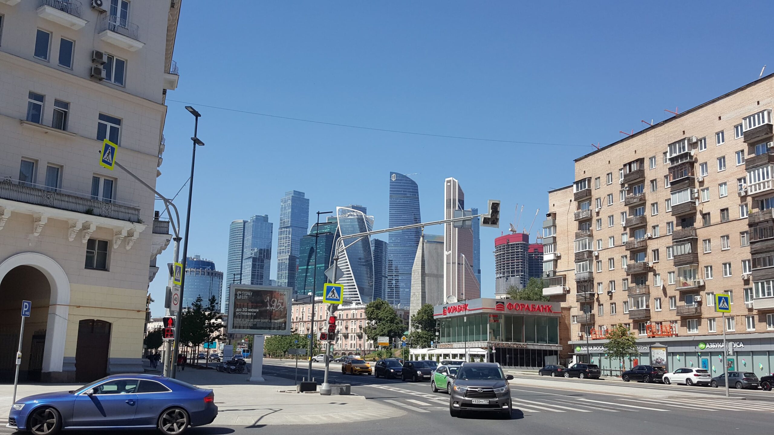 В Москва-Сити средняя цена «квадрата» офисов в готовых проектах А и B+ класса на 22,3% выше, чем в строящихся зданиях
