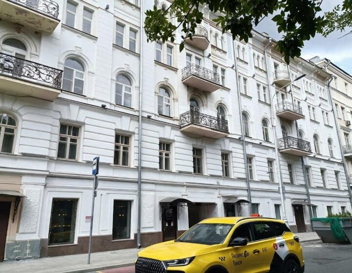 Нежилое помещение в историческом здании на Гоголевском бульваре выставлено на торги