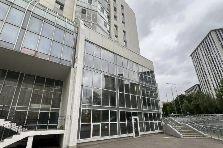 Два помещения для бизнеса на Мосфильмовской улице доступны на городских торгах